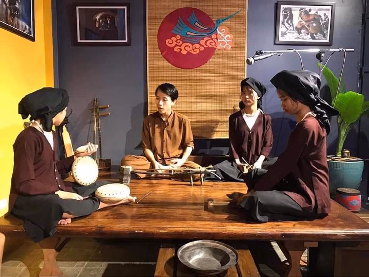 Chiếu xẩm sinh hoạt do Sơn thành lập và diễn ra cuối tuần thu hút nhiều bạn trẻ tham dự. (Ảnh: NVCC)