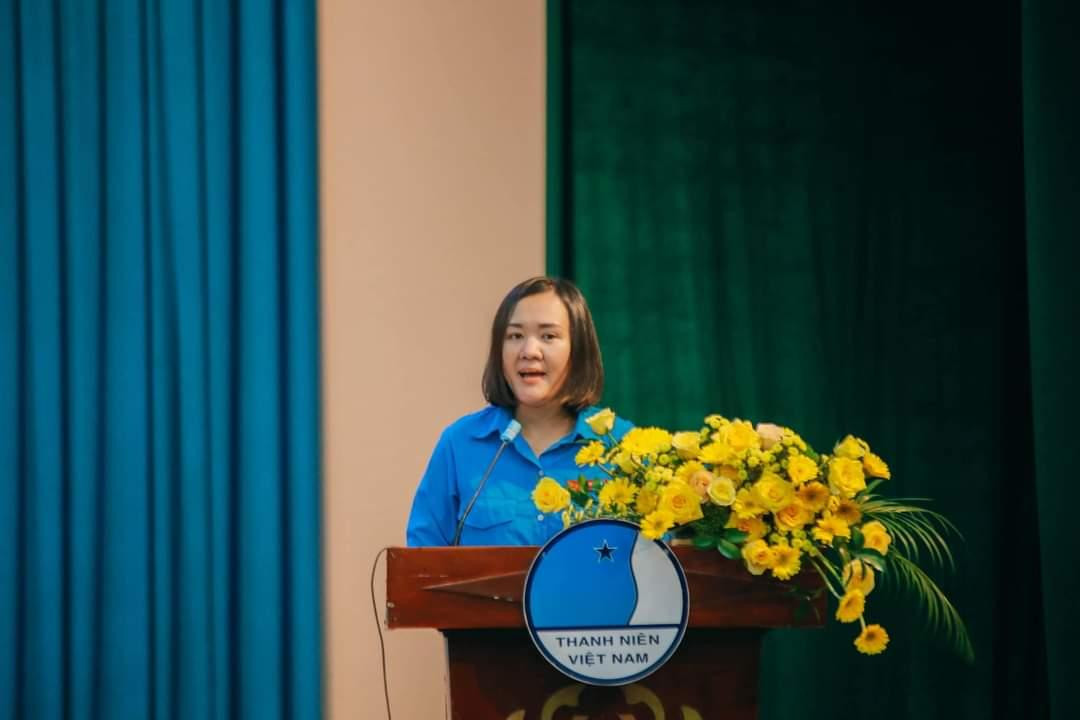 Chị Phan Ngọc Đoan Trang phát biểu nhận nhiệm vụ.