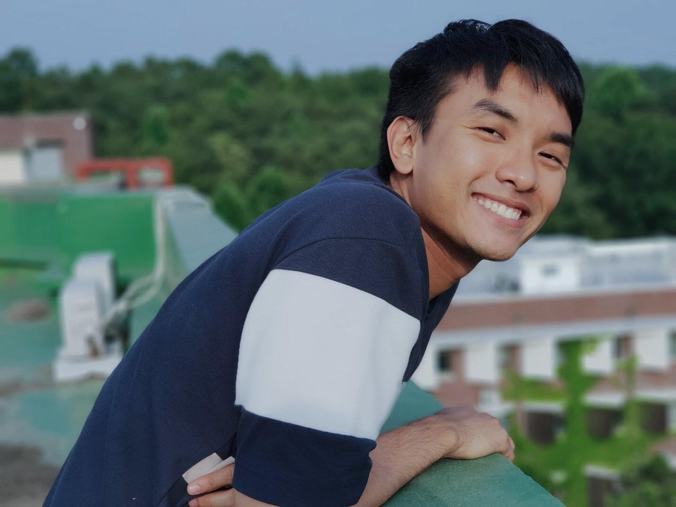 Là một chàng trai với tinh thần nhiệt huyết và tràn đầy hy vọng, A Síng nhắn nhủ: “Khi còn trẻ cứ mạnh dạn trải nghiệm. Mình đã dành một khoảng thời gian khá lâu để có thể thoát khỏi được chuyên ngành cũ để đến với niềm đam mê văn hóa, lịch sử khi còn nhỏ”.