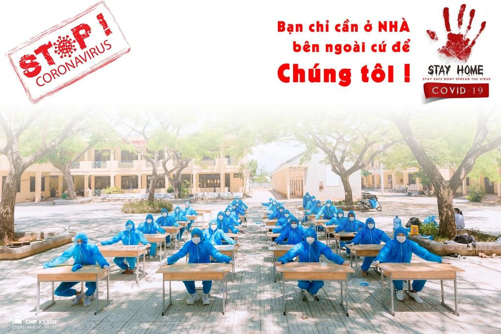Thực hiện bộ ảnh dưới thời tiết nắng nóng cũng giúp các em phần nào hiểu được sự cực khổ của các y, bác sĩ. Thực hiện bộ ảnh dưới thời tiết nắng nóng cũng giúp các em phần nào hiểu được sự cực khổ của các y, bác sĩ.