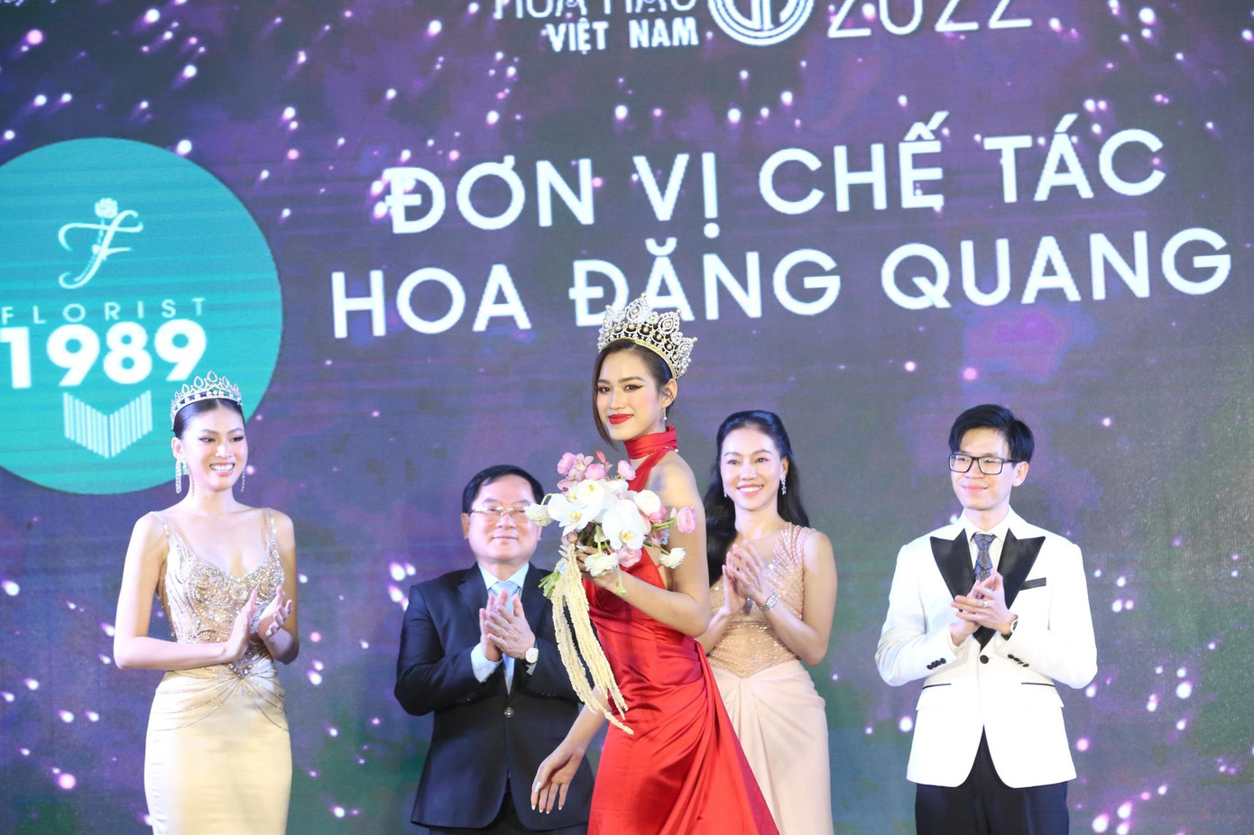 Hoa hậu Đỗ Thị Hà giới thiệu hoa đăng quang của Hoa hậu Việt Nam 2022. Ảnh: Trọng Tài. Hoa hậu Đỗ Thị Hà giới thiệu hoa đăng quang của Hoa hậu Việt Nam 2022. Ảnh: Trọng Tài.