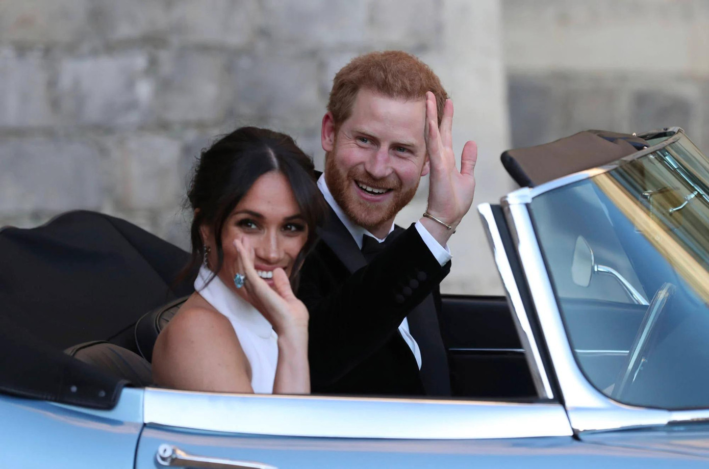 Không có hỗ trợ của Hoàng gia Anh, Harry và Meghan vẫn tự chi trả được cho lối sống xa hoa ở Mỹ. Ảnh: AP.