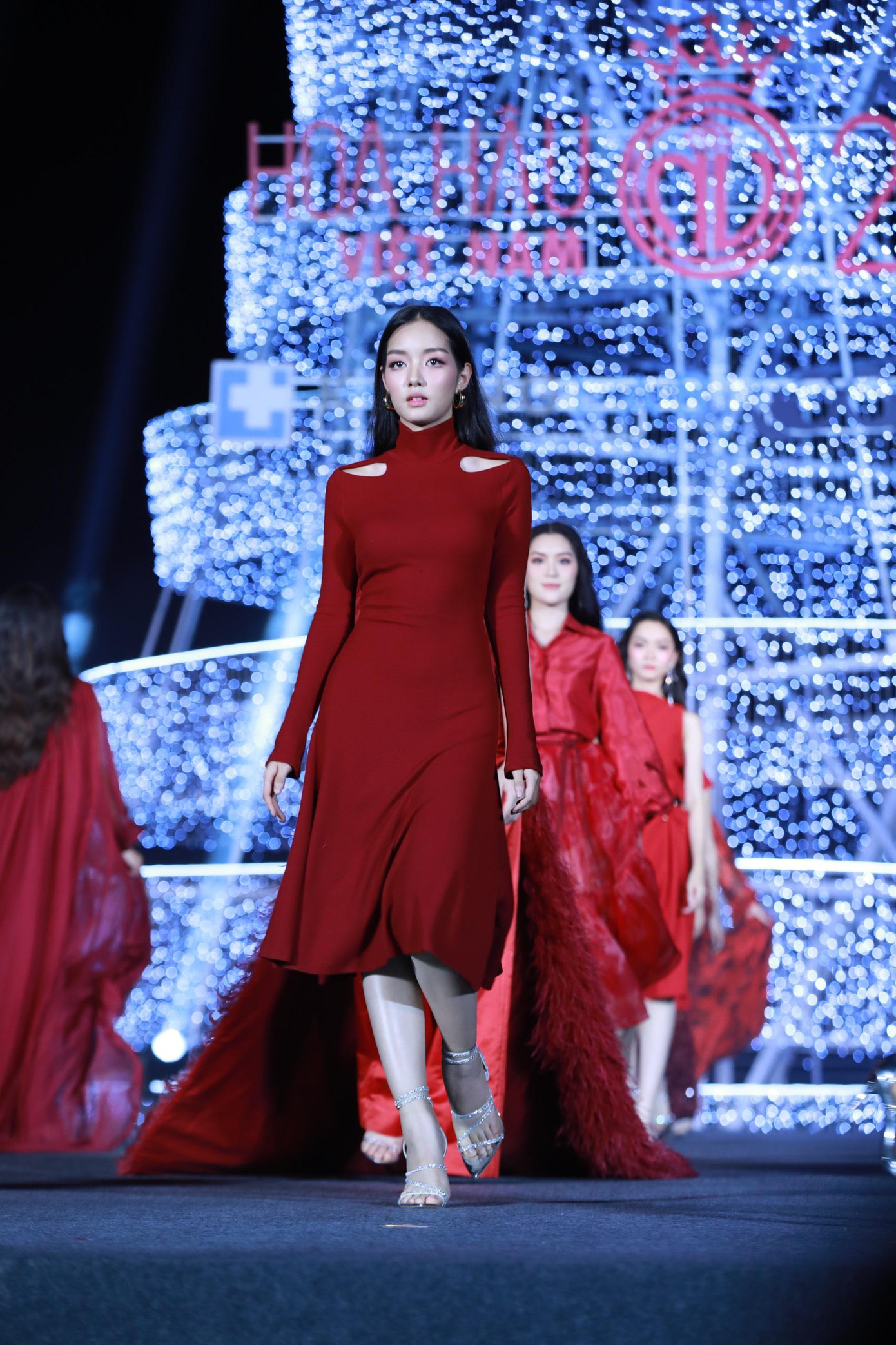 Khán giả dành nhiều lời khen cho màn trình diễn của các cô gái.