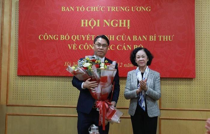 Bà Trương Thị Mai trao Quyết định và tặng hoa chúc mừng tân Phó Trưởng ban Phan Thăng An. Ảnh: Báo Chính phủ Bà Trương Thị Mai trao Quyết định và tặng hoa chúc mừng tân Phó Trưởng ban Phan Thăng An. Ảnh: Báo Chính phủ