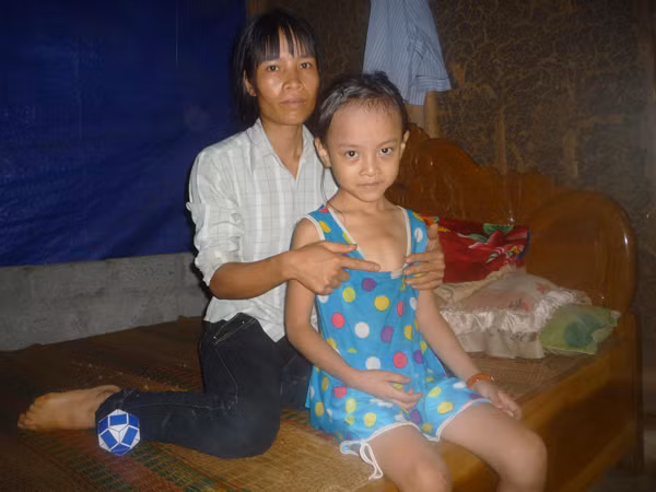 Đấu giá 3 kỷ vật của Hoa hậu, Á hậu Việt Nam 2010 ảnh 3