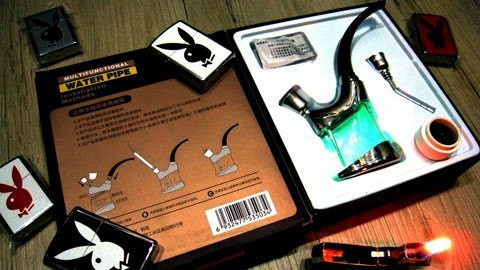 Dụng cụ hút cần sa đang được rao bán tràn lan. Dụng cụ hút cần sa đang được rao bán tràn lan