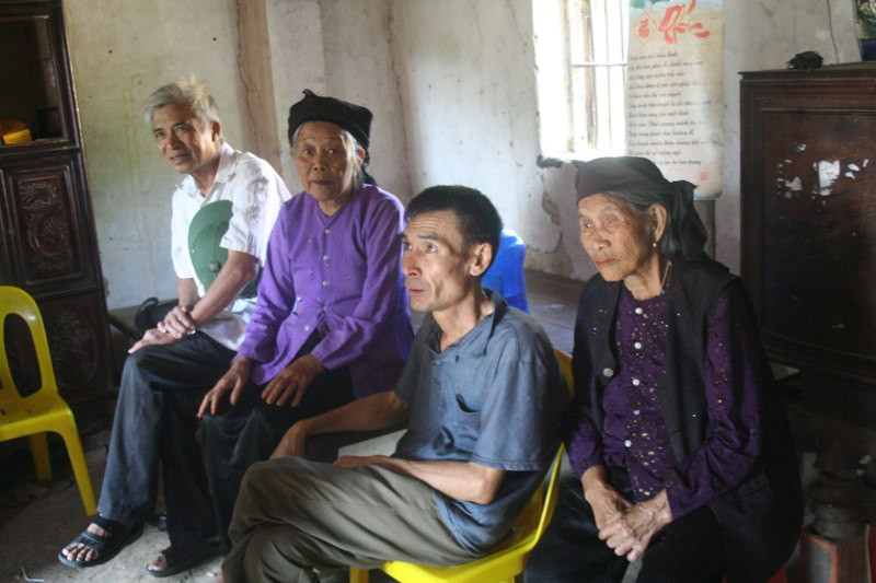 Người dân Nghĩa Trung ngóng ông Chấn trở về