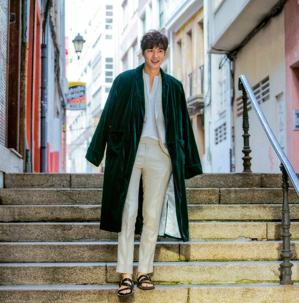 Lee Min Ho gây 'sốt' khi đóng phim cùng 'minh tinh trái đất' ảnh 5