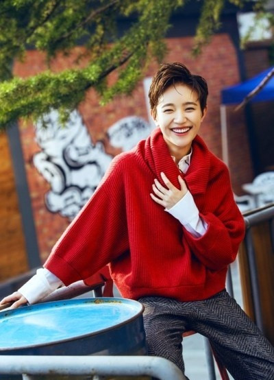 ‘Bạn gái Vương Lịch Xuyên’ đẹp rạng rỡ dưới nắng thu ảnh 1