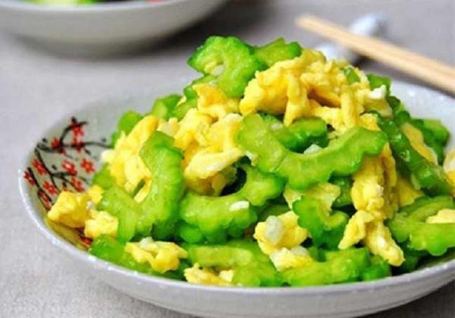 Mướp đắng nổi tiếng với công dụng là giải độc gan, làm mát ruột, thanh lọc cơ thể, làm đẹp da, ngăn ngừa mụn nhọt. Ảnh minh họa: Internet Mướp đắng nổi tiếng với công dụng là giải độc gan, làm mát ruột, thanh lọc cơ thể, làm đẹp da, ngăn ngừa mụn nhọt. Ảnh minh họa: Internet