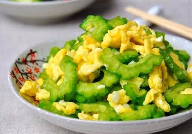 Mướp đắng nổi tiếng với công dụng là giải độc gan, làm mát ruột, thanh lọc cơ thể, làm đẹp da, ngăn ngừa mụn nhọt. Ảnh minh họa: Internet Mướp đắng nổi tiếng với công dụng là giải độc gan, làm mát ruột, thanh lọc cơ thể, làm đẹp da, ngăn ngừa mụn nhọt. Ảnh minh họa: Internet