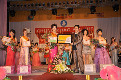 Trao giải thưởng cuộc thi Miss Đại Học Vinh
