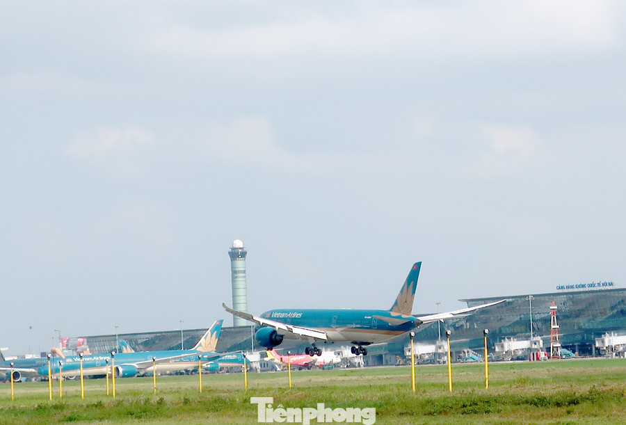 Nhà chức trách hàng không khuyến cáo các hãng hàng không trong nước điều chỉnh đường bay để tránh khu vực chiến sự tại Ukraine. Ảnh minh hoạ. Nhà chức trách hàng không khuyến cáo các hãng hàng không trong nước điều chỉnh đường bay để tránh khu vực chiến sự tại Ukraine. Ảnh minh hoạ.