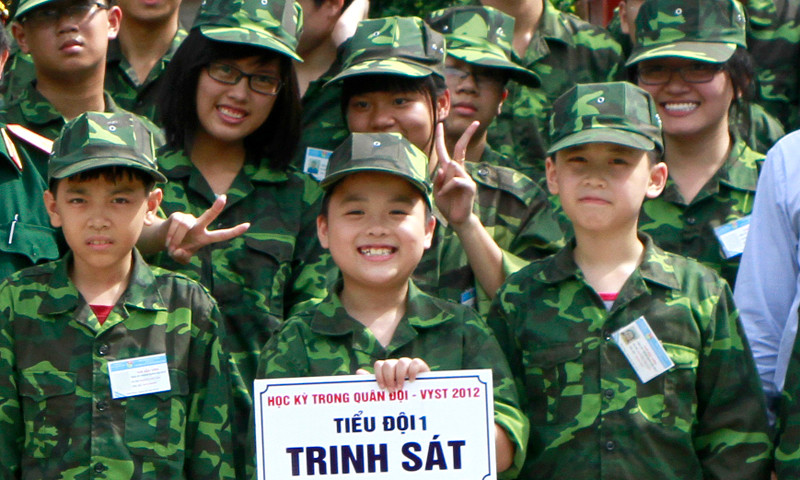 Các bạn được phân ra thành những tiểu đội khác nhau như Trinh Sát,Pháo thủ,Thông tin...