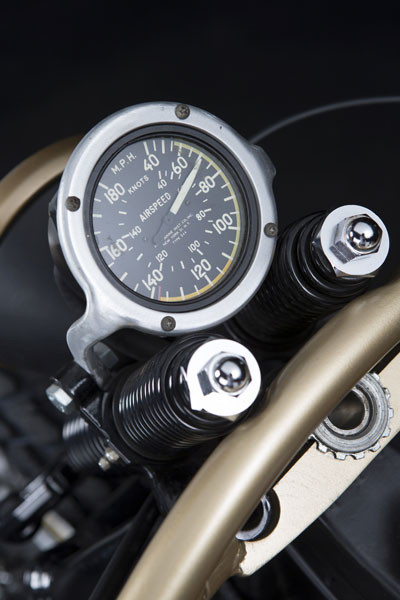 Triumph Scrambler đậm chất cổ điển của nữ võ sĩ quyền Anh ảnh 7