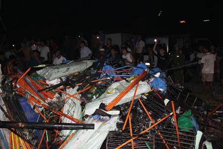 Gần 200 người cứu kho hàng cháy dữ dội trong đêm ảnh 9