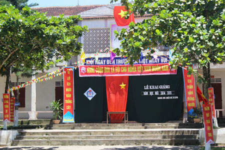 Phản đối sáp nhập trường, 59 học sinh lại thất học ảnh 1