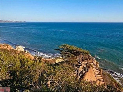 Ngắm biệt thự xa hoa ven biển của tài tử Brad Pitt ảnh 1