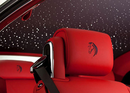 Trần xe mô phỏng bầu trời đầy sao