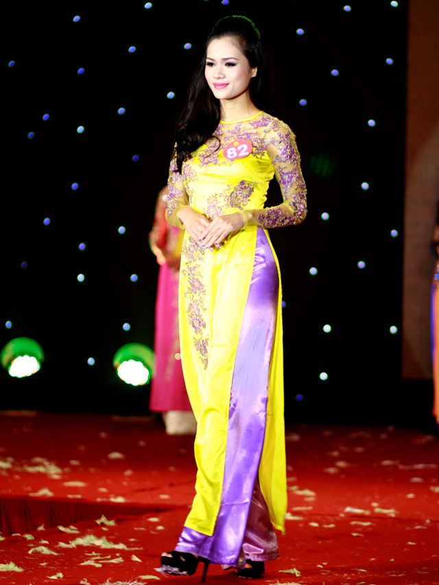 Các thí sinh tự tin thể hiện phần thi trang phục