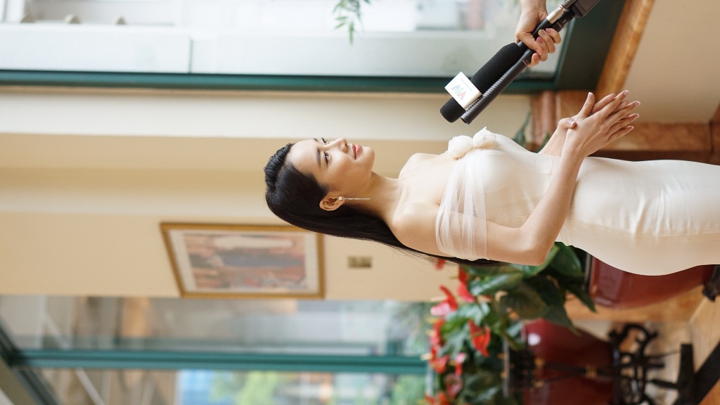 Ngất ngây ngắm Nhã Phương vai trần nuột nà không tỳ vết ảnh 7