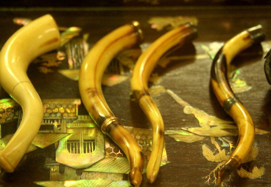 Bộ tẩu thuốc quý hiếm làm bằng ngà voi 