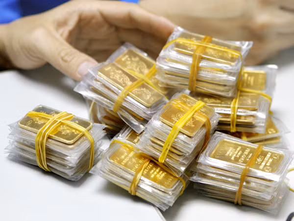 Nhiều ngân hàng tranh thủ huy động vàng sau lệnh gia hạn thêm 7 tháng của NHNN Ảnh: Hồng Vĩnh