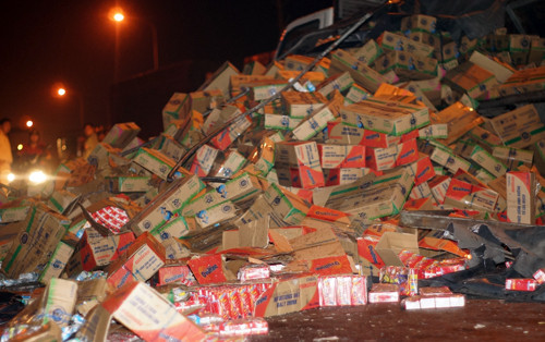 Khi đến khu vực khu phố 2, phường An Phú, ôtô của anh Được va chạm với xe container loại 40 feet do tài xế Nguyễn Minh Đạo (44 tuổi,quê Quảng Ngãi) điều khiển chạy hướng ngược lại.