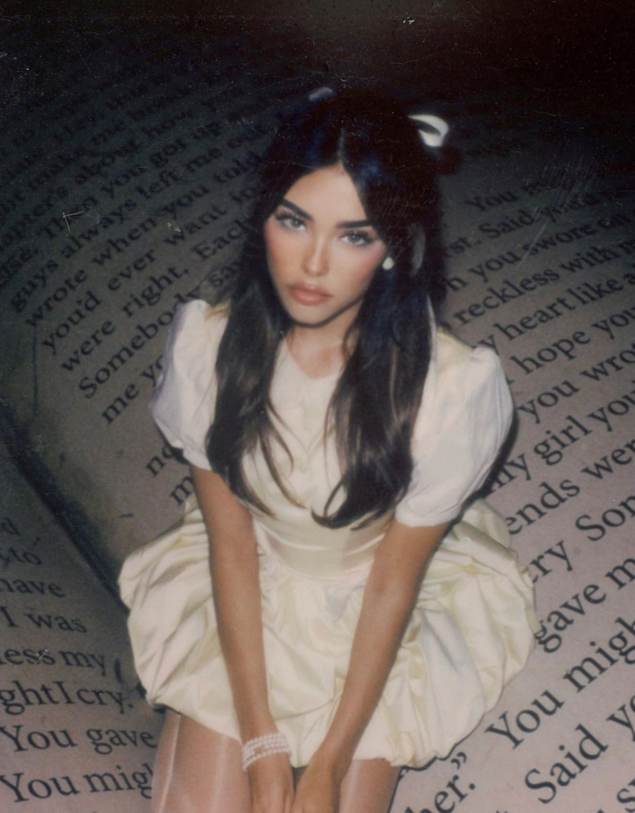 Tạo hình của Madison Beer trong MV Reckless. Tạo hình của Madison Beer trong MV Reckless.