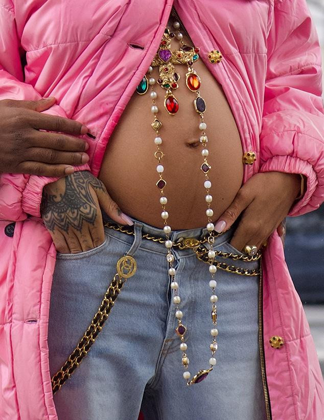 Rihanna và cách cô nàng "khoe cá tính" khi đang mang thai. Rihanna và cách cô nàng "khoe cá tính" khi đang mang thai.