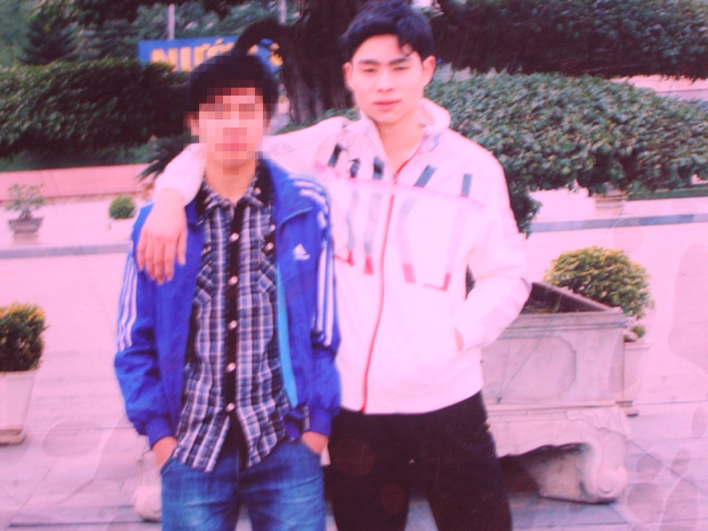 Đối tượng Lê Văn Luyện (áo trắng). Đối tượng Lê Văn Luyện (áo trắng)