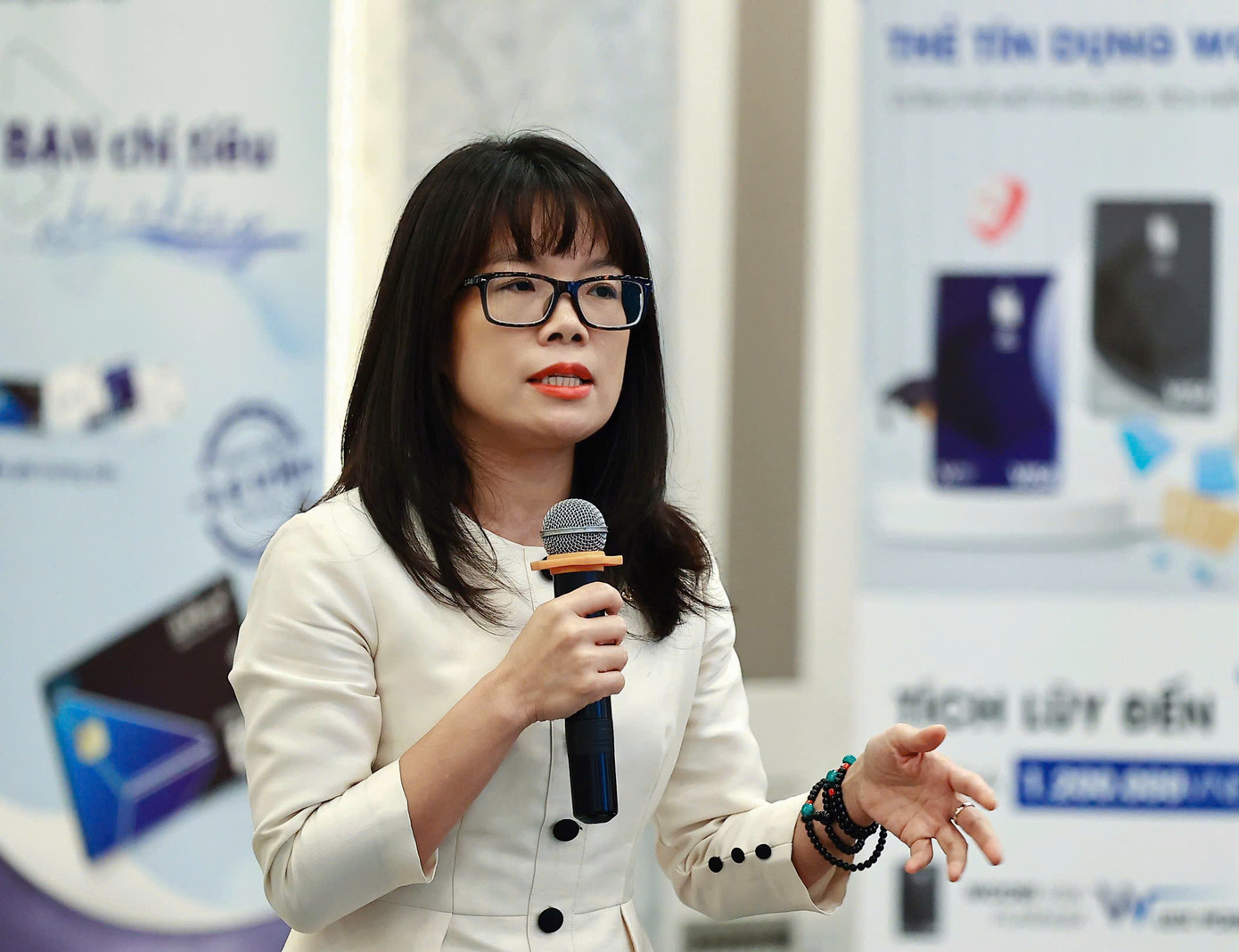 Bà Đoàn Hồng Nhung.