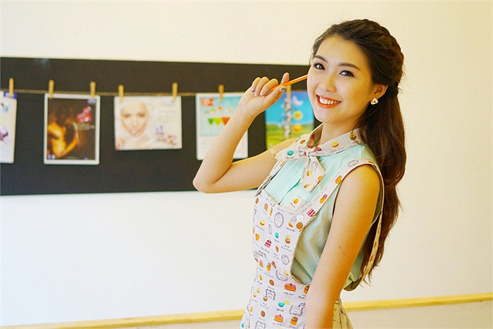 Từng gây sốt với những bức ảnh chụp khi mặc đồng phục trường hàng không Nguyễn Đặng Tường Linh (Linh Nii Nguyễn) đã được nhiều người biết đến và yêu mến