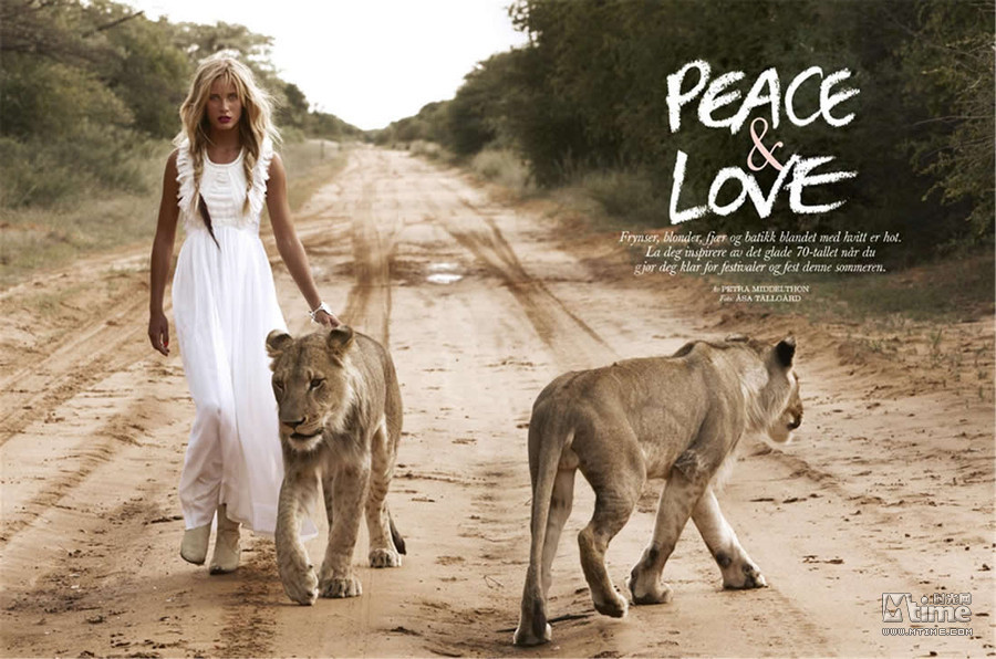 Scarlett Johansson quyến rũ bên chú báo khi xuất hiện trên trang bìa tạp chí Vouge. Robert Pattison vác cả con cá xấu. Con quạ "ranh mãnh" đang dùng mỏ rút dây áo tắm của người đẹp Petra Nemcova. Drew Barrymore và sư tử gợi nhớ hình ảnh "người đẹp và ác thú". Siêu mẫu Caroline Trentini với vẻ đẹp mạnh mẽ mà gợi cảm. "Thôn nữ" Madona đang cho gà ăn. Nicole Kidman, cô chủ kiêu kỳ và mạnh mẽ trong trang trại nuôi bò. Reese Witherspoon "lả lướt" bên chú voi to lớn. Tiểu thư xinh đẹp Renee Zellweger thẩn thơ dưới gốc bên chú thỏ đáng yêu. Siêu mẫu Aleksandra Nilsen mạnh mẽ bên hai chú sư tử. Jennifer Aniston cùng chú cún cưng của mình. Demi Moore phải bắc thang lên để âu yếm chú hươu cao cổ.