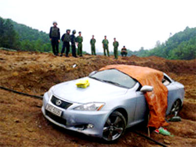 Xe của nhóm buôn ma túy. Ảnh: Người lao động Xe của nhóm buôn ma túy