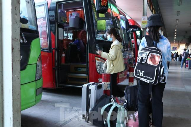 Sở GTVT TPHCM yêu cầu đảm bảo phương tiện vận tải hành khách công cộng để kết nối và hỗ trợ hành khách đi lại thuận tiện tại các bến xe, Ga đường sắt Sài Gòn và Cảng hàng không quốc tế Tân Sơn Nhất. Sở GTVT TPHCM yêu cầu đảm bảo phương tiện vận tải hành khách công cộng để kết nối và hỗ trợ hành khách đi lại thuận tiện tại các bến xe, Ga đường sắt Sài Gòn và Cảng hàng không quốc tế Tân Sơn Nhất.