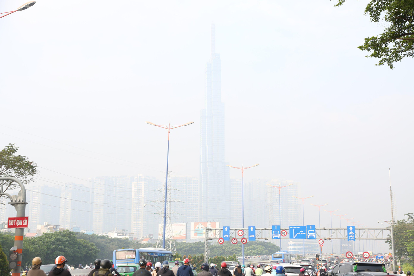 Theo dự báo, thời tiết se lạnh về sáng và hiện tượng sương mù tại TPHCM sẽ xuất hiện thường xuyên, từ nay đến cuối năm và các tháng đầu năm 2023.