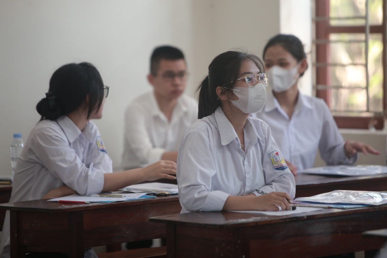 Thí sinh thi tổ hợp KHXH tươi cười, KHTN khó đạt điểm cao ảnh 18 Thí sinh thi tổ hợp KHXH tươi cười, KHTN khó đạt điểm cao ảnh 18