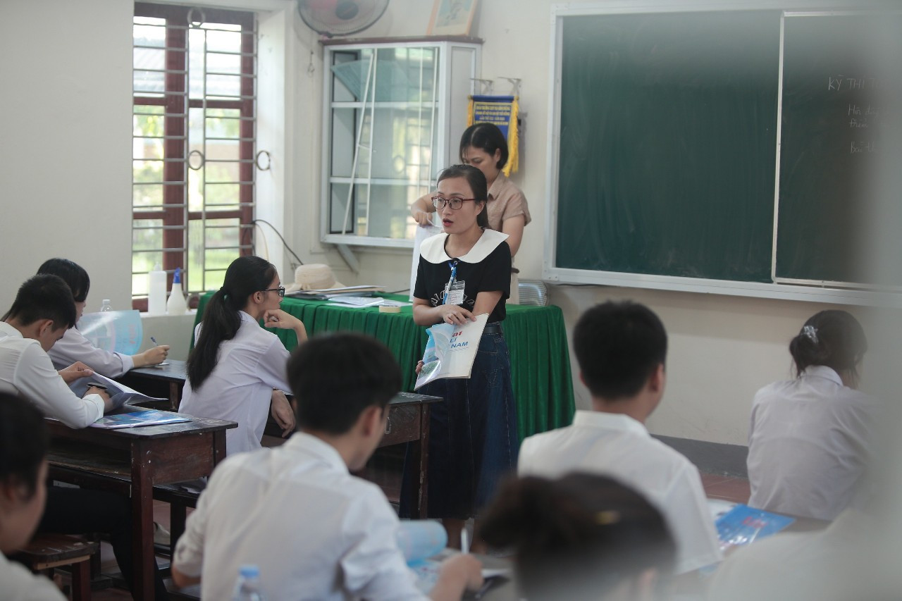 Thí sinh thi tổ hợp KHXH tươi cười, KHTN khó đạt điểm cao ảnh 17 Thí sinh thi tổ hợp KHXH tươi cười, KHTN khó đạt điểm cao ảnh 17