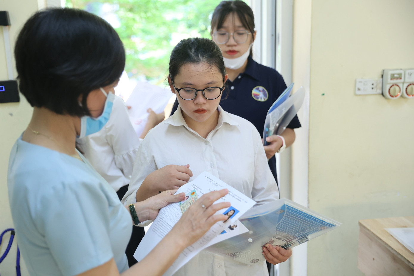 Thí sinh thi tổ hợp KHXH tươi cười, KHTN khó đạt điểm cao ảnh 24 Thí sinh thi tổ hợp KHXH tươi cười, KHTN khó đạt điểm cao ảnh 24