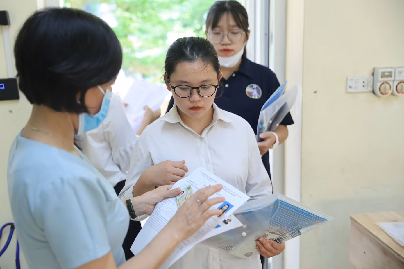Thí sinh thi tổ hợp KHXH tươi cười, KHTN khó đạt điểm cao ảnh 24