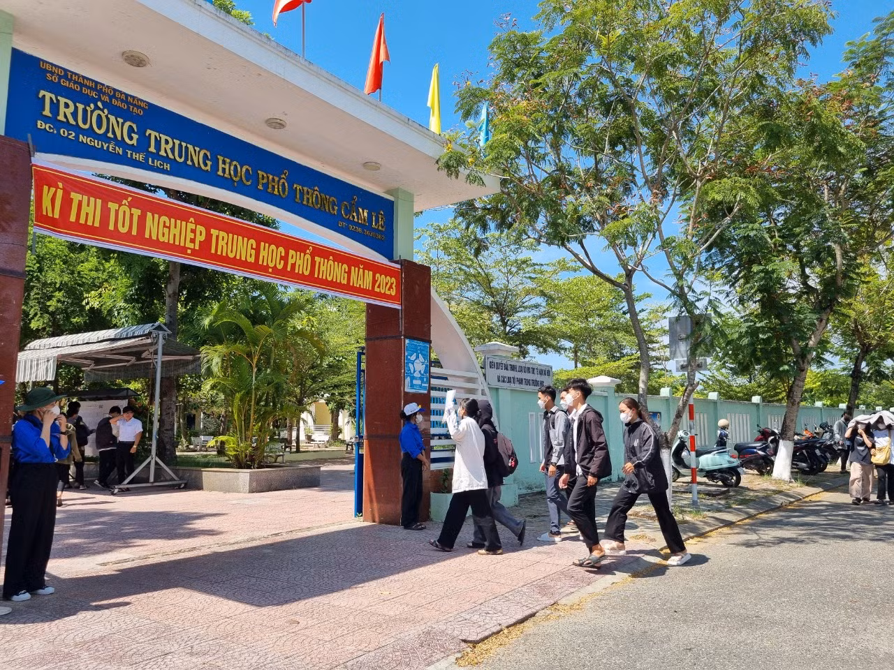 Hơn 1 triệu thí sinh tự tin làm thủ tục thi tốt nghiệp THPT ảnh 15