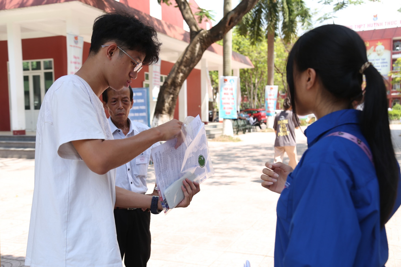 Thí sinh tại điểm thi trường THPT Huỳnh Thúc Kháng, TP Vinh