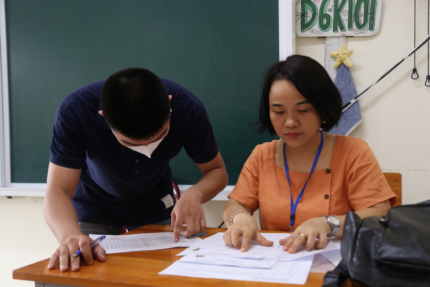 Hơn 1 triệu thí sinh tự tin làm thủ tục thi tốt nghiệp THPT ảnh 26 Hơn 1 triệu thí sinh tự tin làm thủ tục thi tốt nghiệp THPT ảnh 26