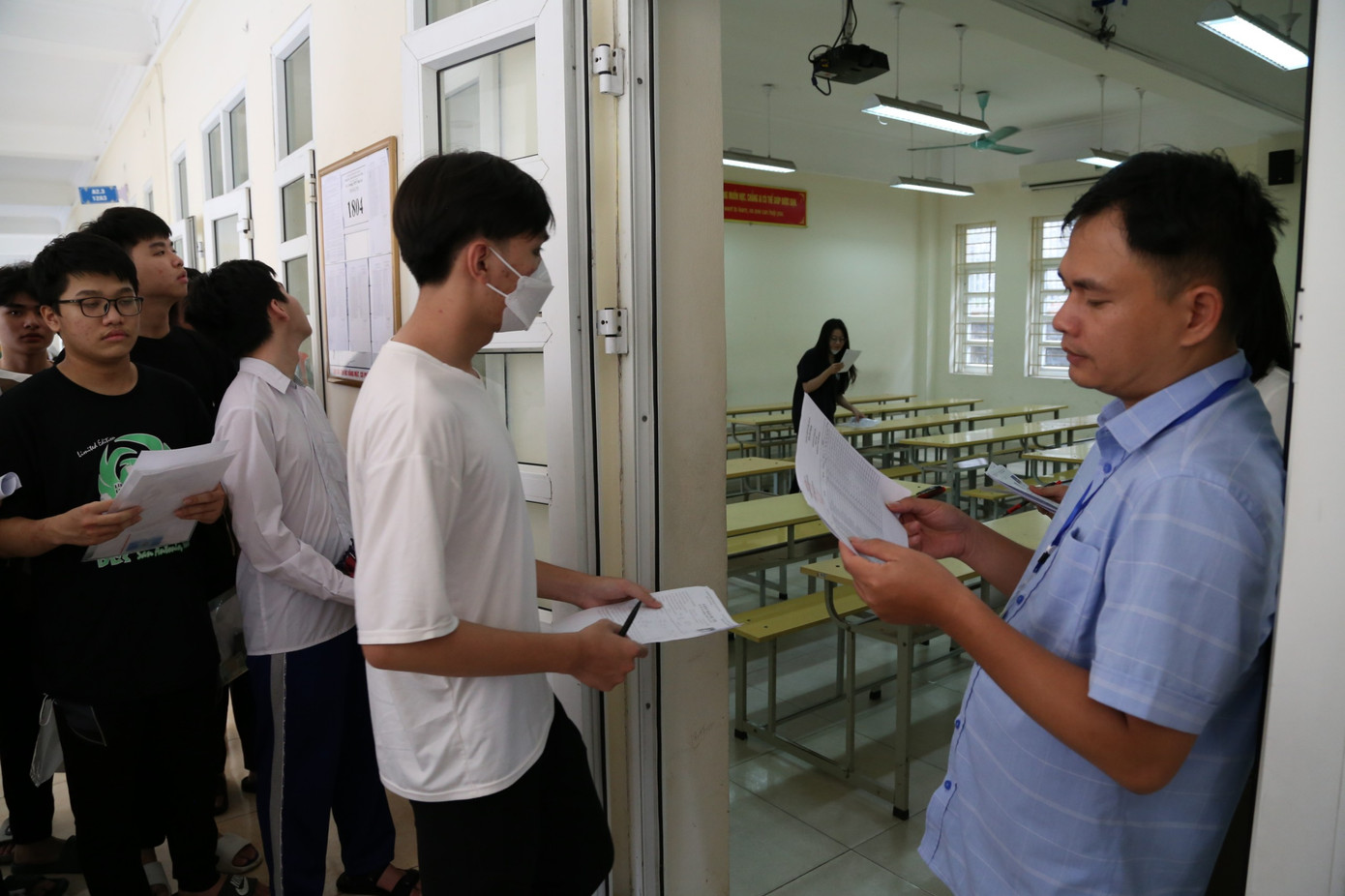 Hơn 1 triệu thí sinh tự tin làm thủ tục thi tốt nghiệp THPT ảnh 30 Hơn 1 triệu thí sinh tự tin làm thủ tục thi tốt nghiệp THPT ảnh 30