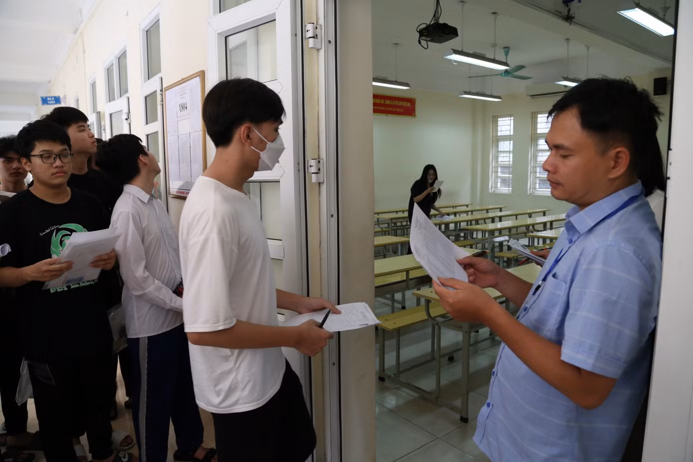 Hơn 1 triệu thí sinh tự tin làm thủ tục thi tốt nghiệp THPT ảnh 30