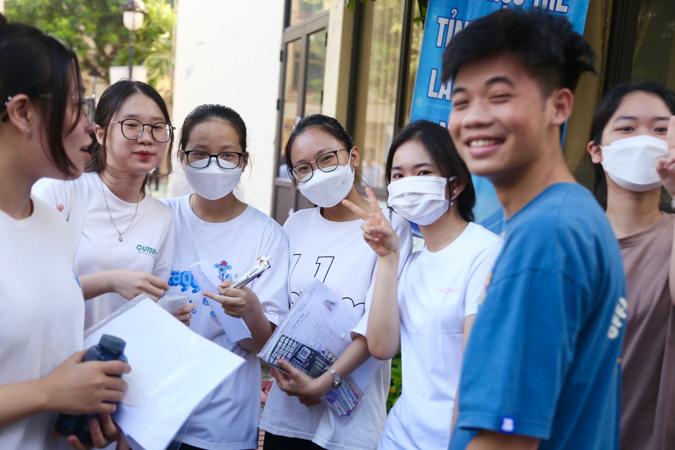 Kết thúc thi tốt nghiệp: Chờ mưa điểm 10 ngoại ngữ ảnh 9 Kết thúc thi tốt nghiệp: Chờ mưa điểm 10 ngoại ngữ ảnh 9