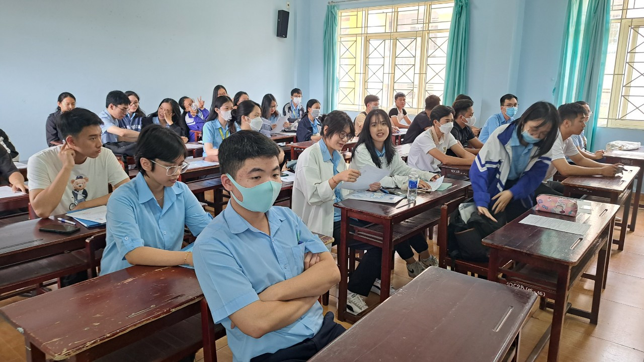 Hơn 1 triệu thí sinh tự tin làm thủ tục thi tốt nghiệp THPT ảnh 39 Hơn 1 triệu thí sinh tự tin làm thủ tục thi tốt nghiệp THPT ảnh 39