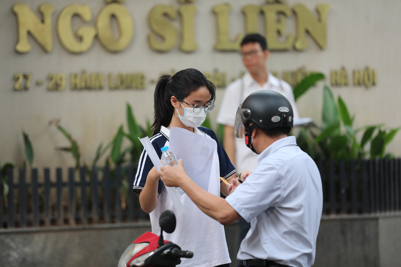 Dặn dò con trước lúc vào phòng thi Dặn dò con trước lúc vào phòng thi