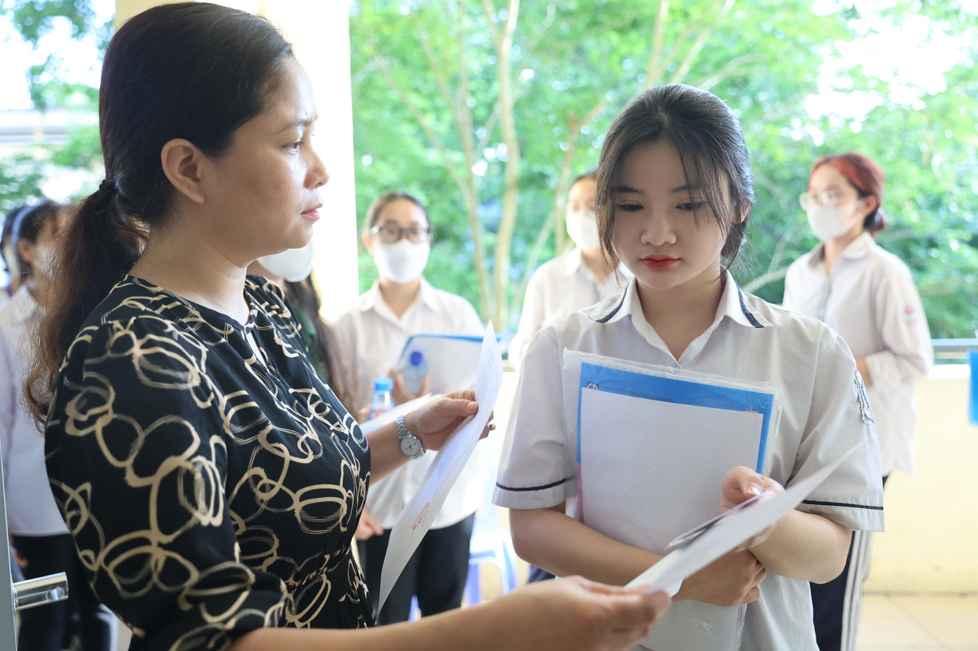 Thí sinh thi tổ hợp KHXH tươi cười, KHTN khó đạt điểm cao ảnh 25 Thí sinh thi tổ hợp KHXH tươi cười, KHTN khó đạt điểm cao ảnh 25